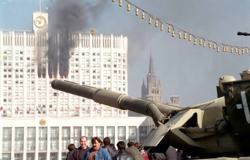 Расстрел Белого дома. 4 октября 1993 года (фотохроника ТАСС)